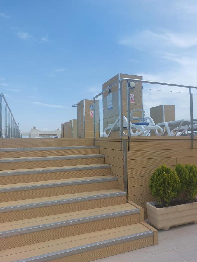 Rentalmar Central Park Салоу Екстериор снимка