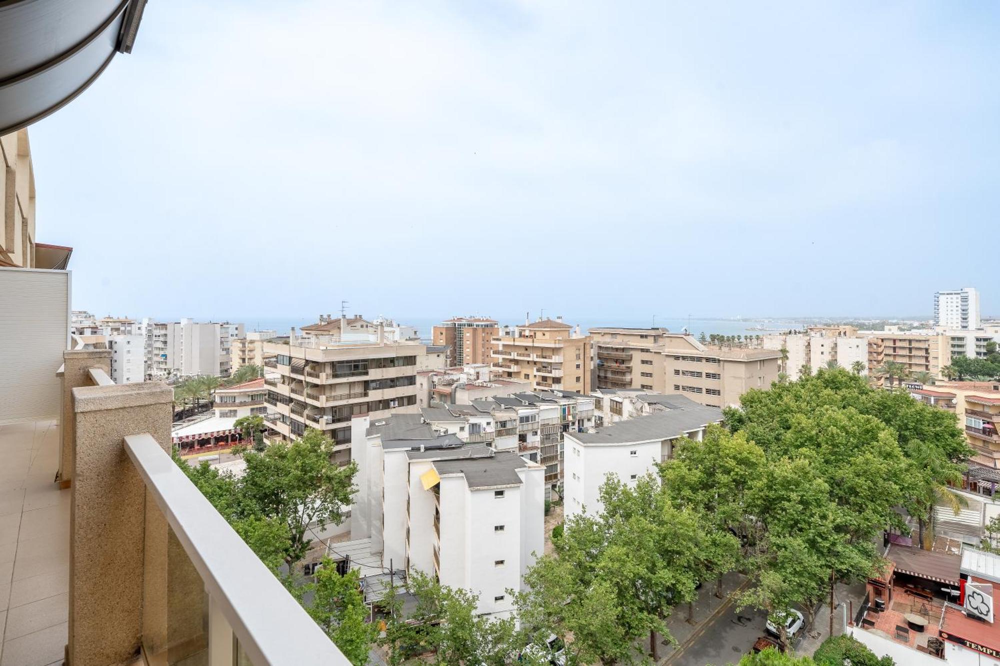 Rentalmar Central Park Салоу Екстериор снимка