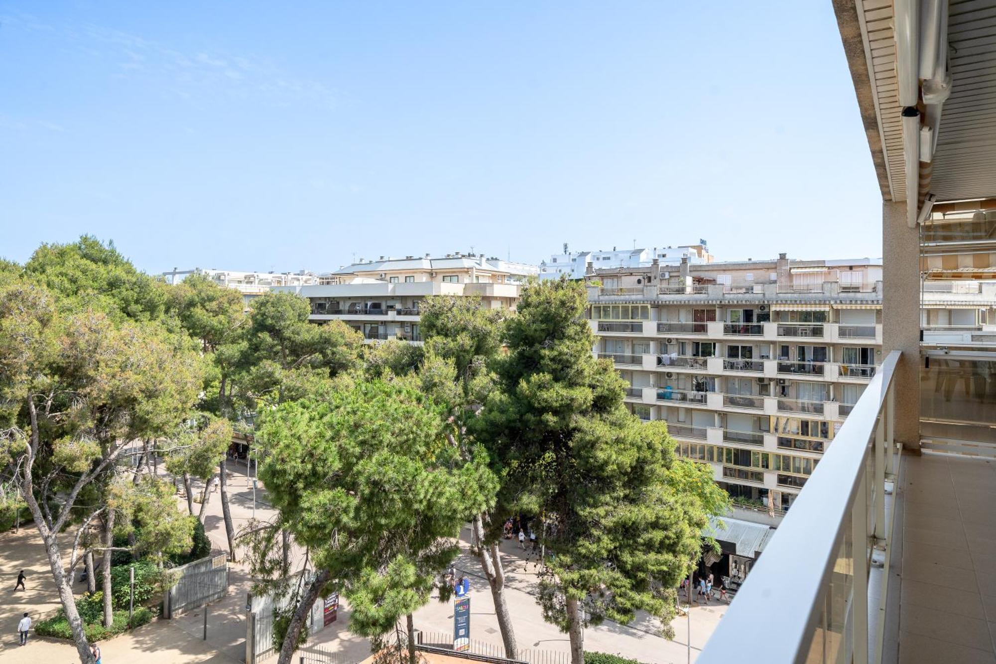 Rentalmar Central Park Салоу Екстериор снимка